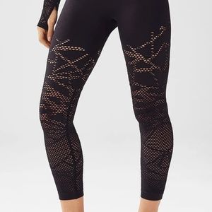 Fabletics Seamless Mid-Rise Mesh Capri :: Med, NWT